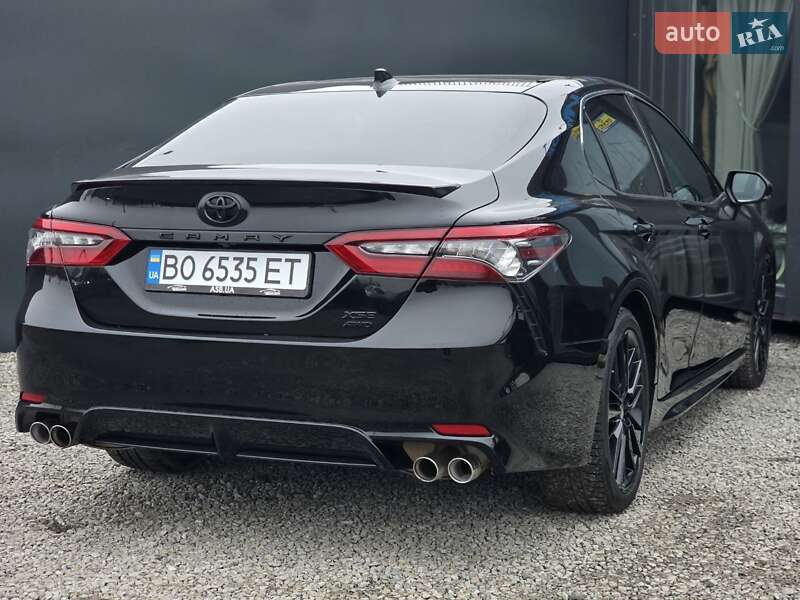 Седан Toyota Camry 2022 в Тернополі