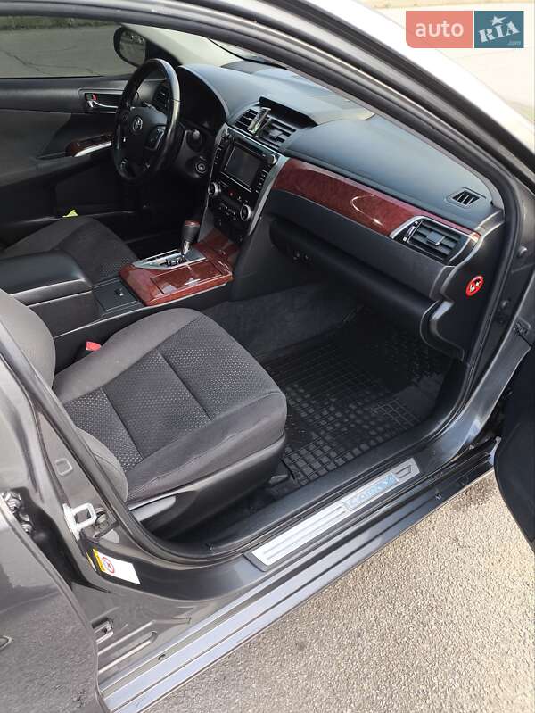 Седан Toyota Camry 2014 в Харкові