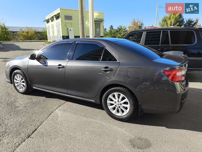 Седан Toyota Camry 2014 в Харкові