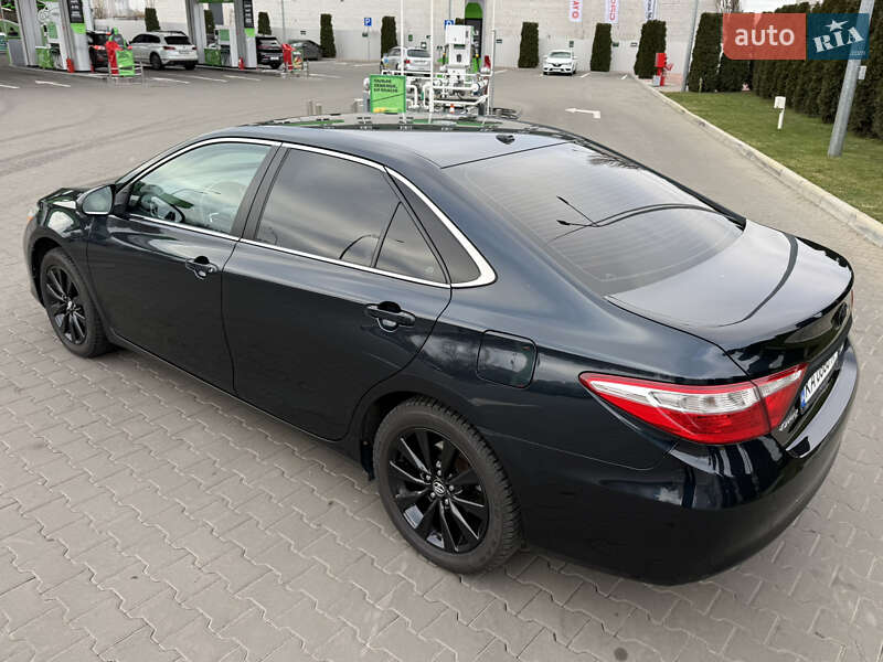Седан Toyota Camry 2016 в Києві