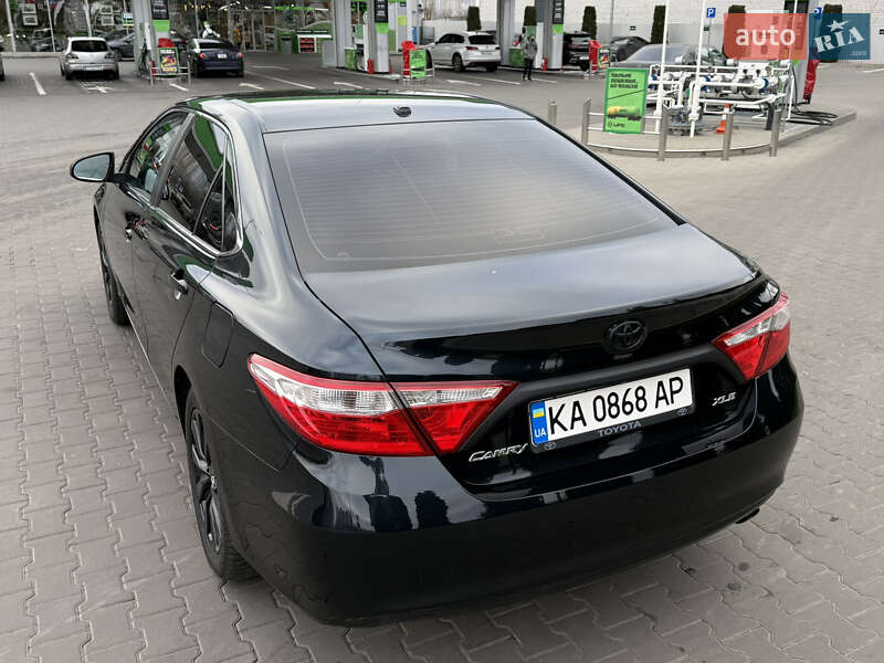 Седан Toyota Camry 2016 в Києві