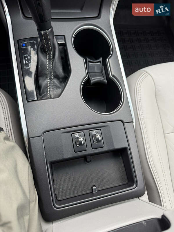 Седан Toyota Camry 2016 в Києві