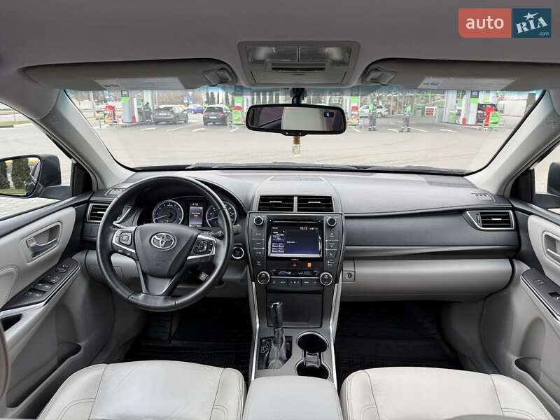 Седан Toyota Camry 2016 в Києві