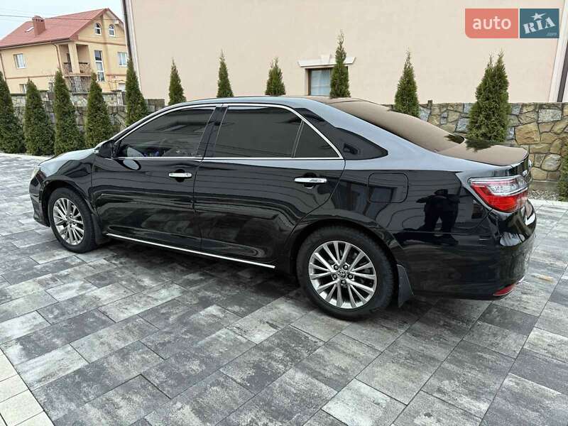 Седан Toyota Camry 2017 в Ивано-Франковске