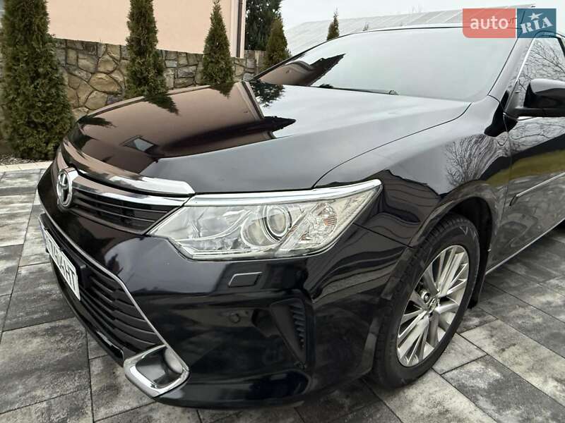 Седан Toyota Camry 2017 в Ивано-Франковске