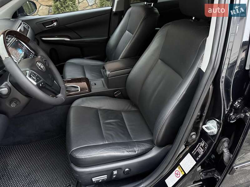 Седан Toyota Camry 2017 в Ивано-Франковске