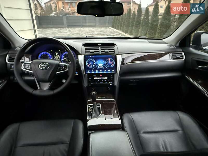 Седан Toyota Camry 2017 в Ивано-Франковске