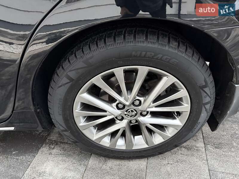 Седан Toyota Camry 2017 в Ивано-Франковске