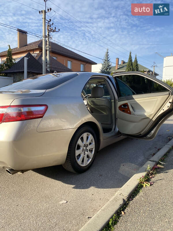 Седан Toyota Camry 2008 в Киеве