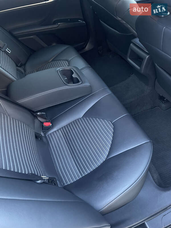 Седан Toyota Camry 2017 в Києві