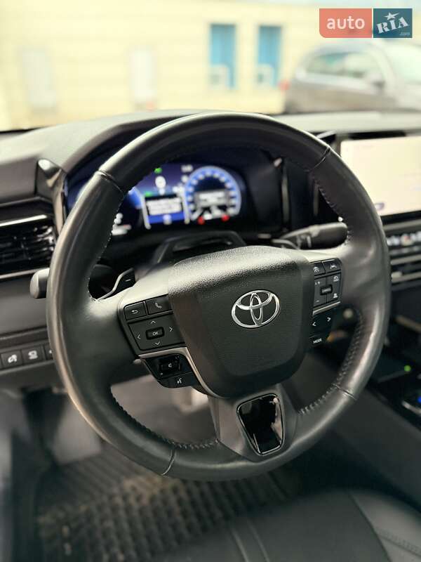 Седан Toyota Camry 2024 в Києві