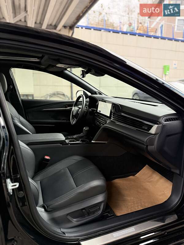 Седан Toyota Camry 2024 в Києві