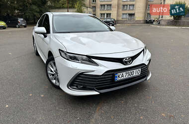 Седан Toyota Camry 2021 в Киеве