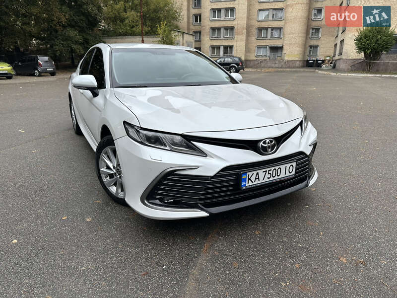 Седан Toyota Camry 2021 в Києві