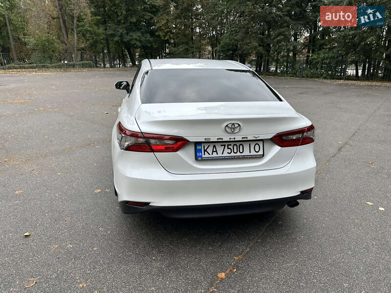 Седан Toyota Camry 2021 в Києві