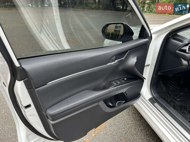 Седан Toyota Camry 2021 в Києві