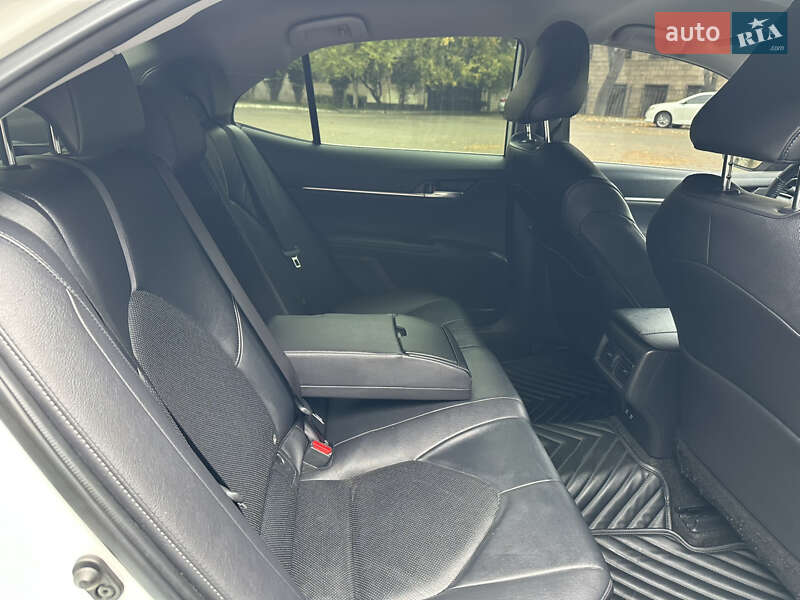 Седан Toyota Camry 2021 в Києві