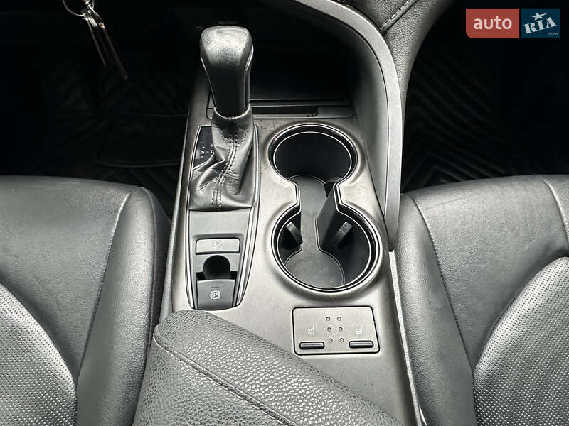 Седан Toyota Camry 2021 в Києві