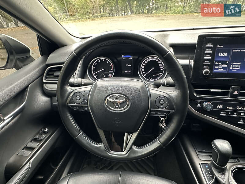 Седан Toyota Camry 2021 в Києві