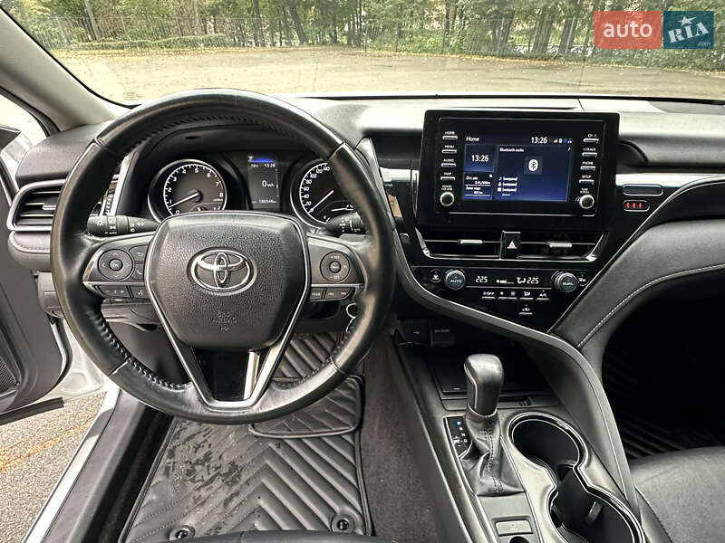 Седан Toyota Camry 2021 в Києві