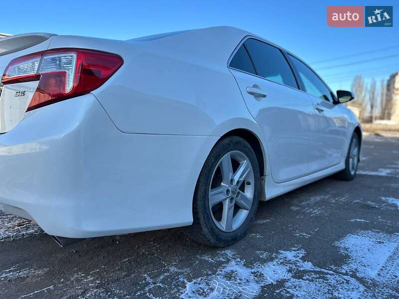 Седан Toyota Camry 2014 в Кам'янському