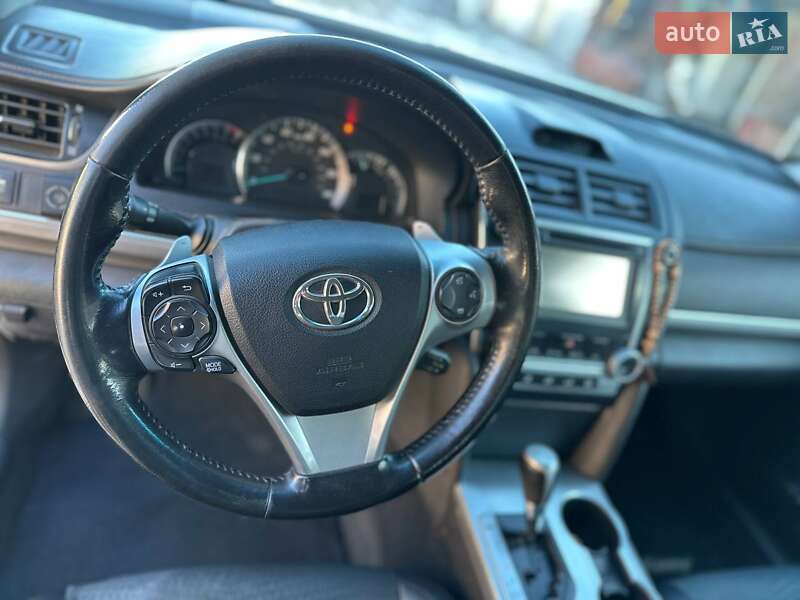Седан Toyota Camry 2014 в Кам'янському
