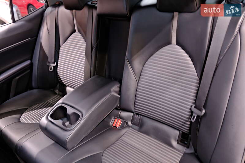 Седан Toyota Camry 2021 в Одесі