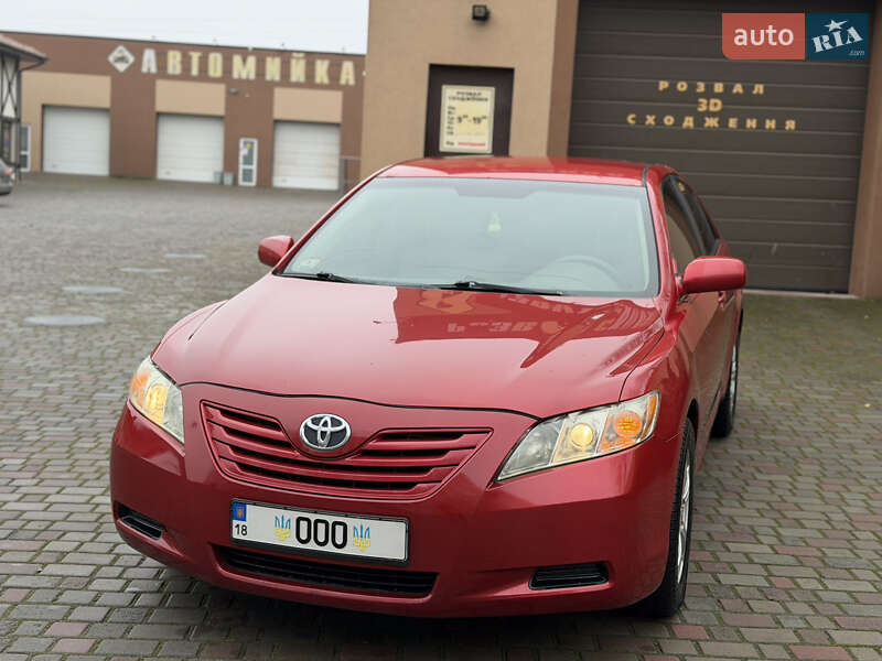 Седан Toyota Camry 2008 в Рівному