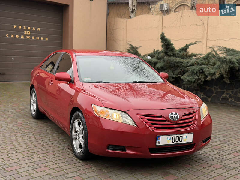 Седан Toyota Camry 2008 в Рівному