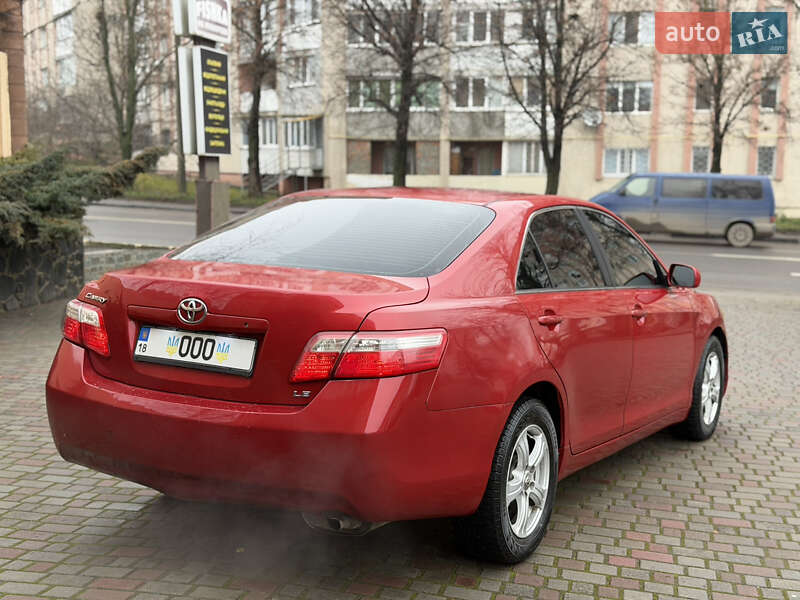 Седан Toyota Camry 2008 в Рівному
