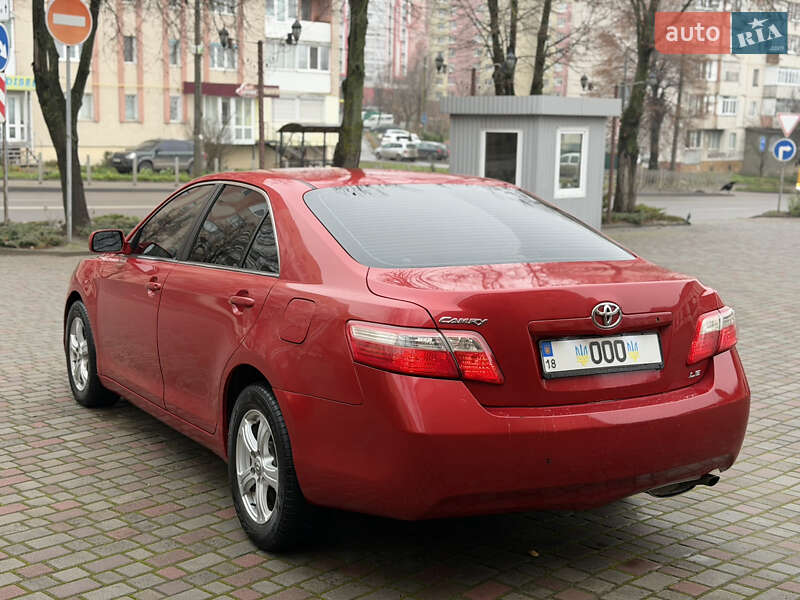 Седан Toyota Camry 2008 в Рівному