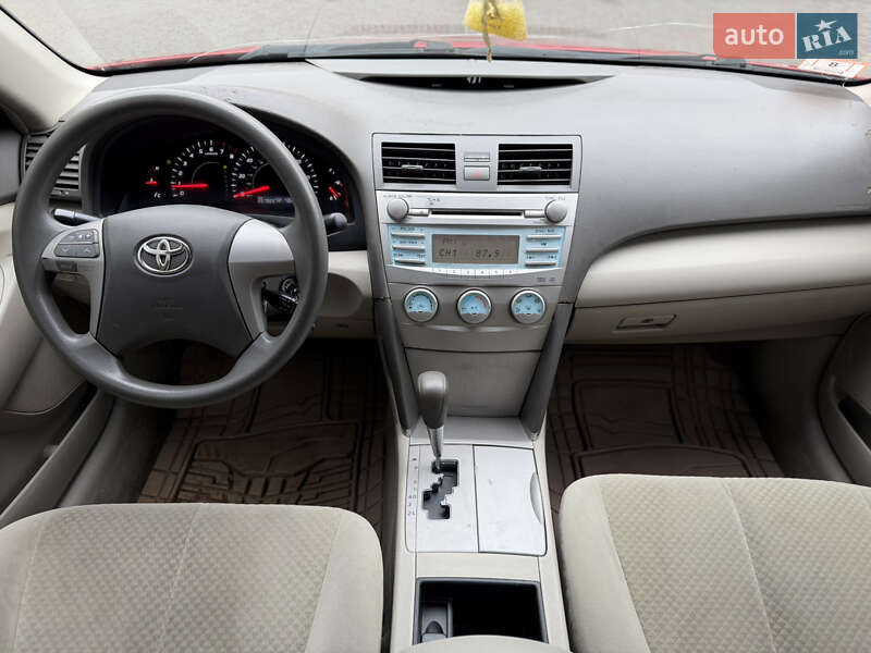 Седан Toyota Camry 2008 в Рівному