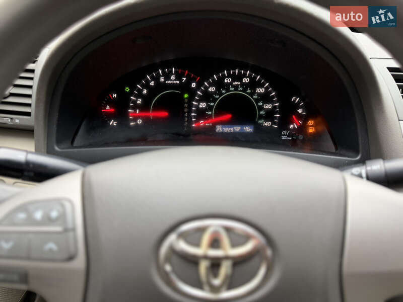 Седан Toyota Camry 2008 в Рівному