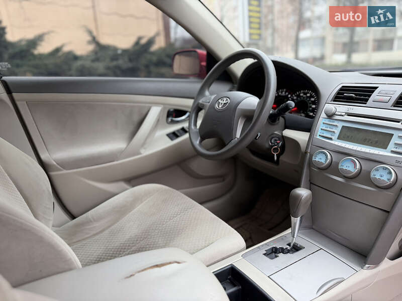 Седан Toyota Camry 2008 в Рівному