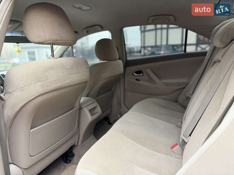 Седан Toyota Camry 2008 в Рівному