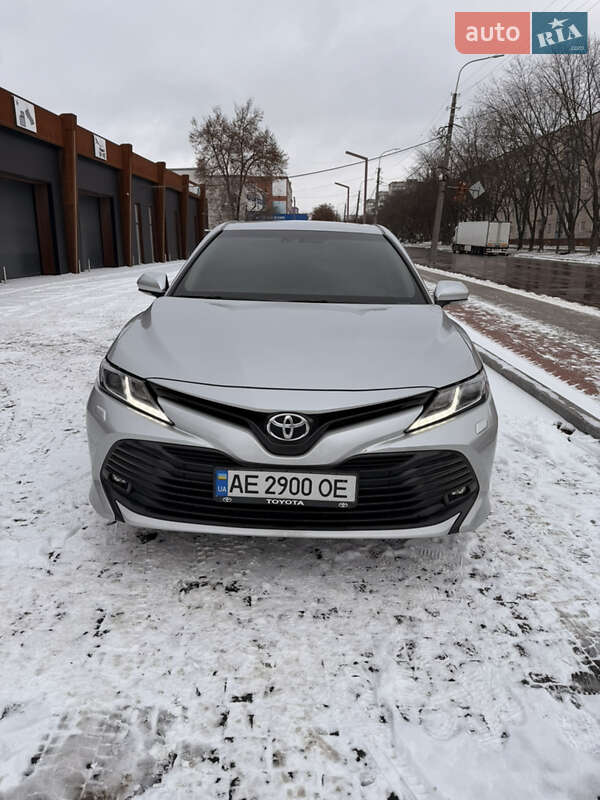 Седан Toyota Camry 2019 в Чернігові