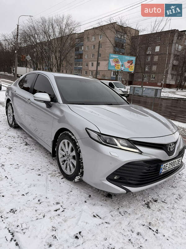 Седан Toyota Camry 2019 в Чернігові