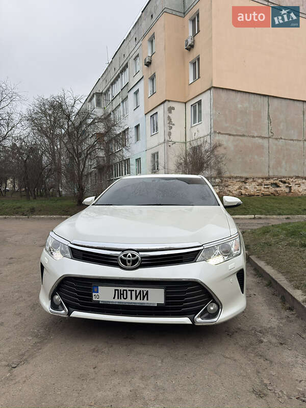 Седан Toyota Camry 2016 в Киеве