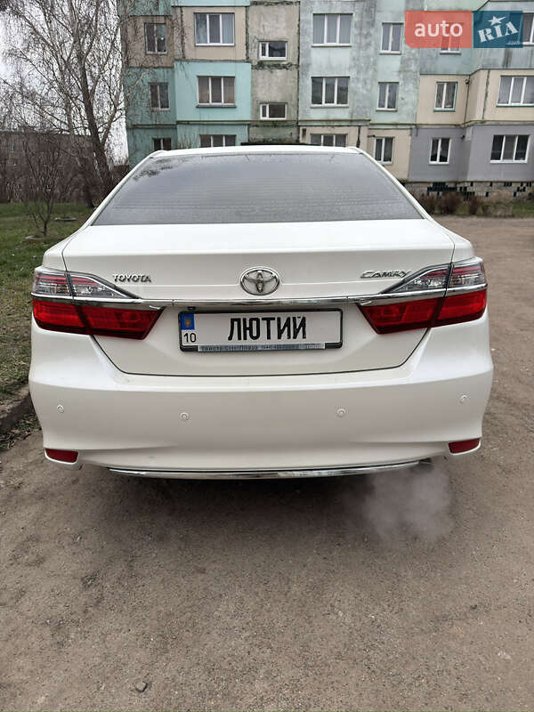 Седан Toyota Camry 2016 в Киеве