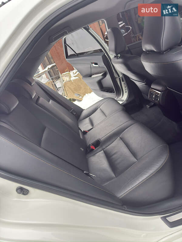 Седан Toyota Camry 2016 в Киеве