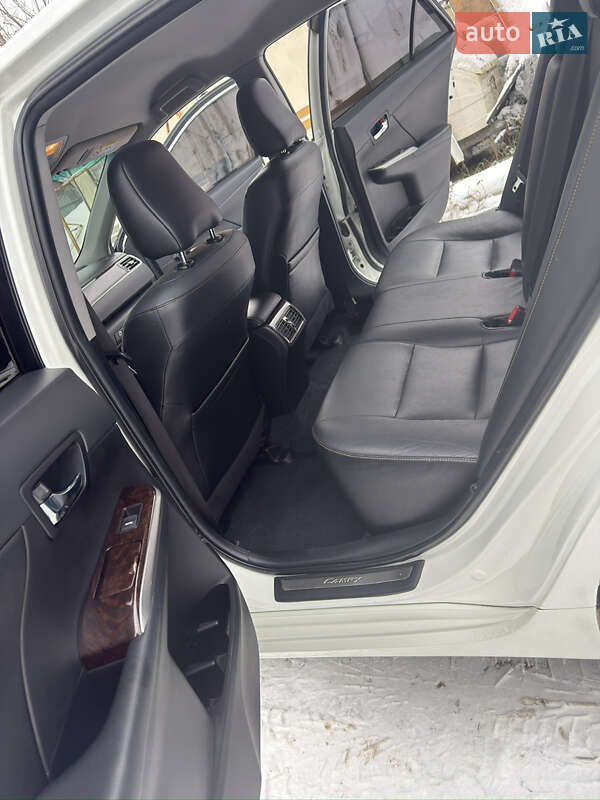 Седан Toyota Camry 2016 в Киеве