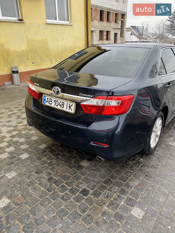 Седан Toyota Camry 2012 в Ильинцах