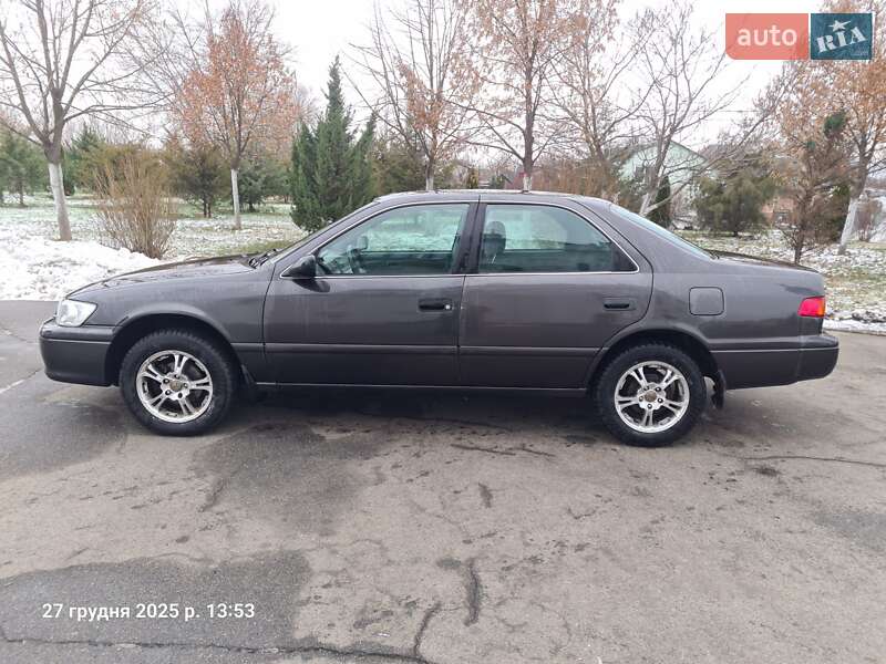 Седан Toyota Camry 2000 в Києві