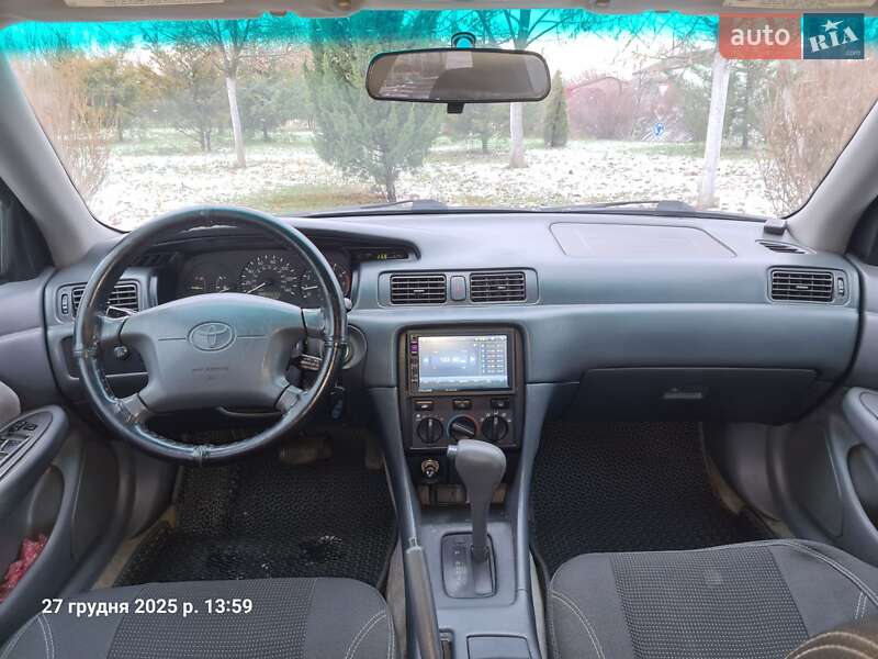 Седан Toyota Camry 2000 в Києві