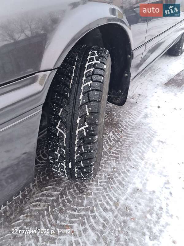 Седан Toyota Camry 2000 в Києві