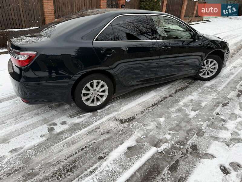 Седан Toyota Camry 2016 в Києві