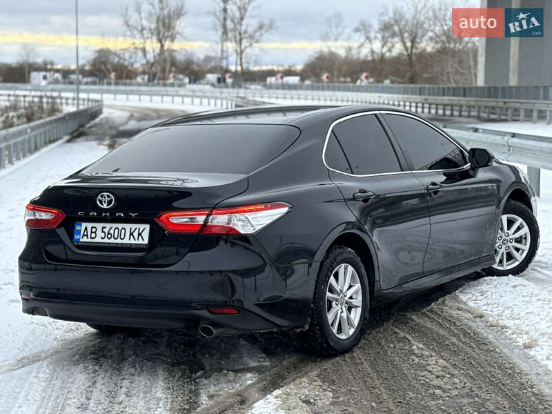 Седан Toyota Camry 2018 в Чернігові