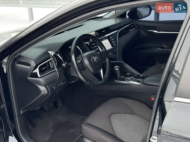 Седан Toyota Camry 2018 в Чернігові