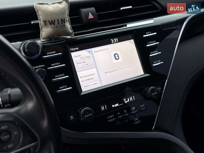 Седан Toyota Camry 2018 в Чернігові