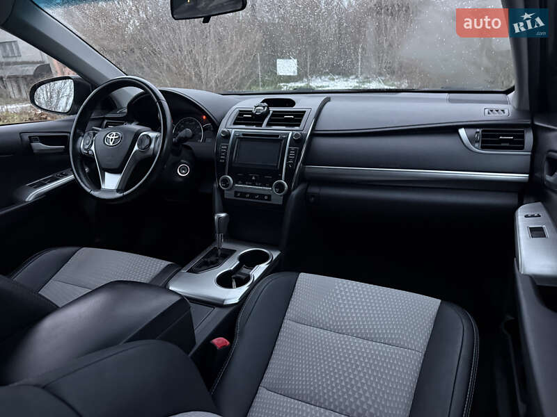 Седан Toyota Camry 2014 в Миколаєві